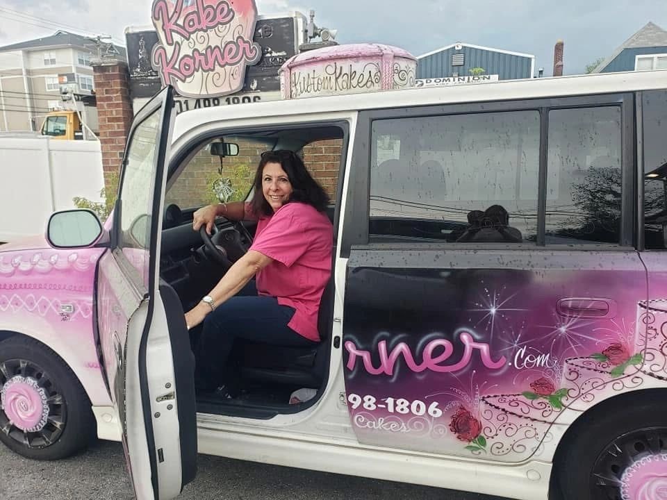 Kake Korner pink delivery van